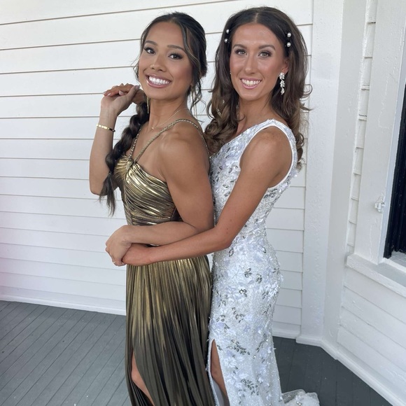 BEADED FLORAL WHITE PRIMAVERA DRESS 🤍🤍 - Picture 2 of 5